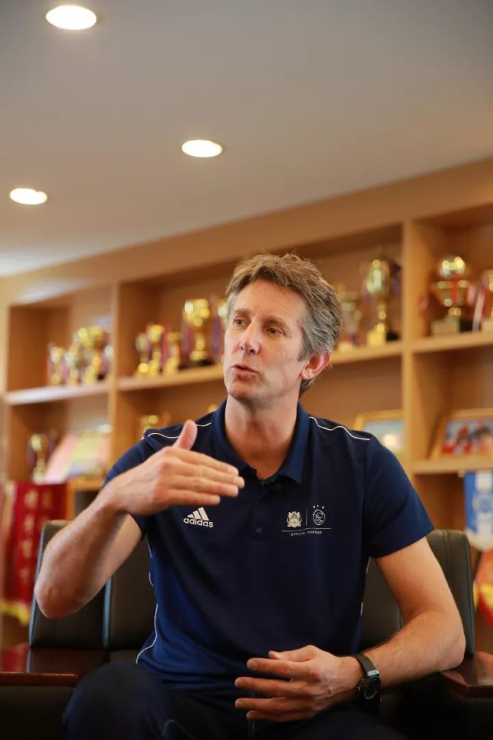 关于风云突变！阿贾克斯关键时刻刷新队史纪录，中超版图或变，球迷炸锅，更衣室氛围转暖的信息