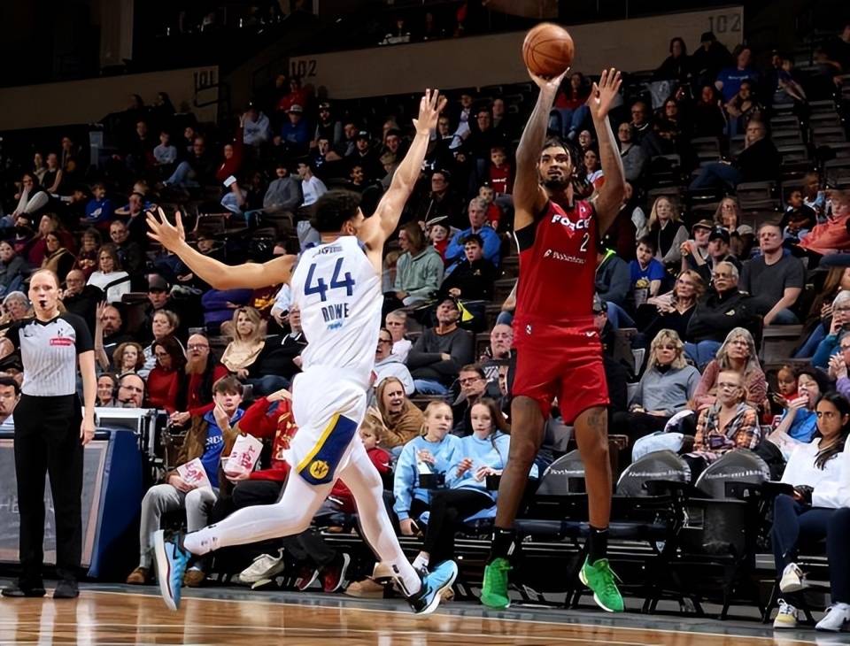 开云·体育官方网站-包含转折点多伦多猛龙队长鼓劲；CBA常规赛清晨攻防权衡；媒体盛赞；轮换策略成焦点的词条