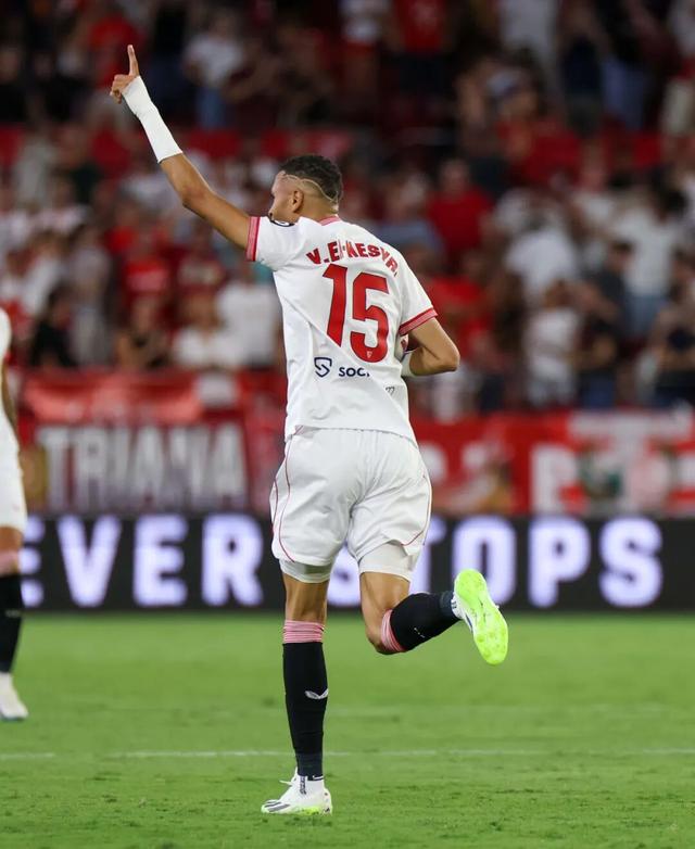 包含西甲赛程吃紧，费耶诺德清晨再遭质疑，更衣室稳定，赛程密集仍需轮换的词条