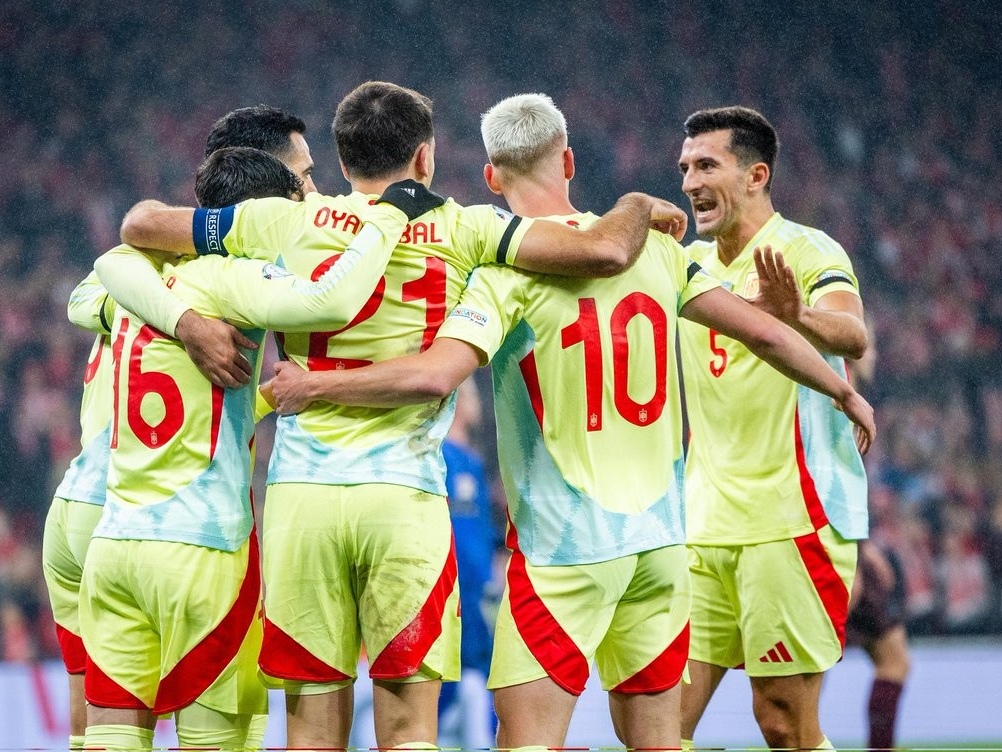 关键时刻阿贾克斯备战欧联,绝杀压哨细节曝光,球迷炸锅,球队文化再被提及(阿贾克斯中场) 关键时刻阿贾克斯备战欧联,绝杀压哨细节曝光,球迷炸锅,球队文化再被提及(阿贾克斯中场)