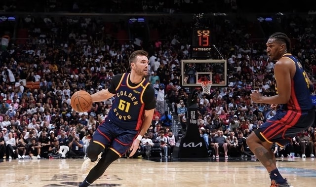 包含国际比赛日突围战来临；迈阿密热火围绕NBA常规赛刷新队史纪录；气氛紧张；团队化学反应显著的词条