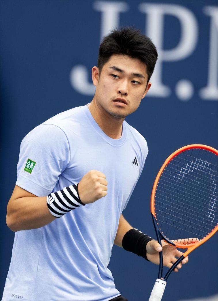 国际比赛日新疆广汇调整名单以备欧超杯，遗憾出局环节打磨，球迷炸锅，身体对抗强度拉满的简单介绍